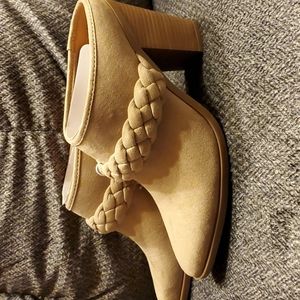 Womens NWT Universal Thread Taupe Avis Boot Mule Clog